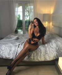 Arzulu ve Seksi Bayanın Akdeniz Macerası