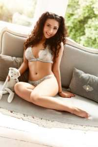 Seksi Mezitli Eskort Bayan Güzeli İle Tanışmaya Hazır mısınız?